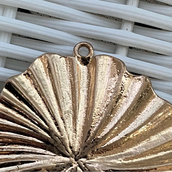 Set of 23 Gold Textured Metal Pendants Size XS - Picture 12 of 16